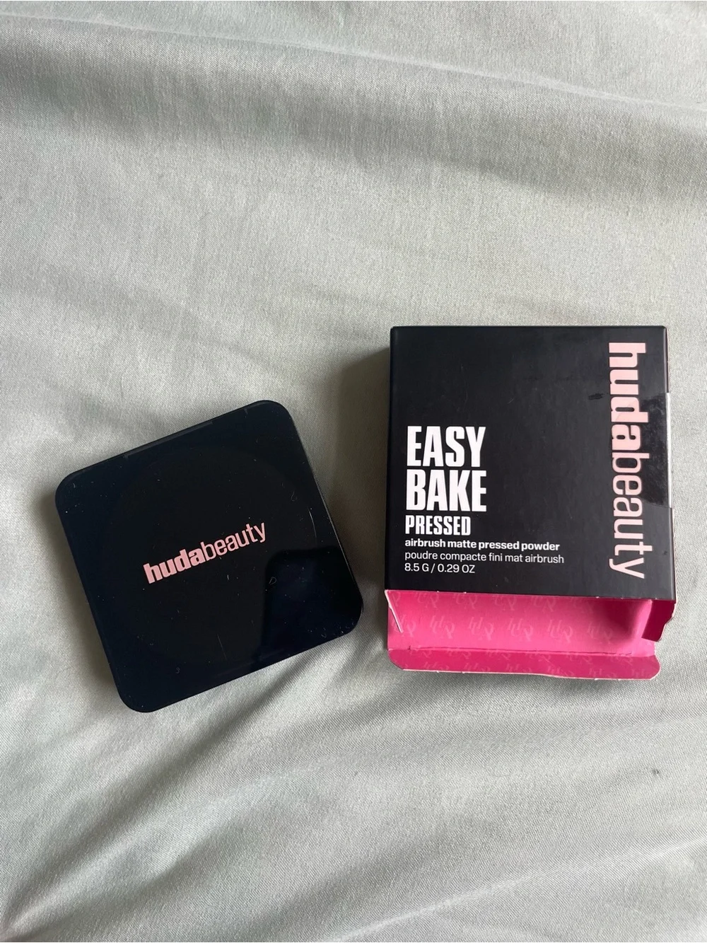 HUDA BEAUTY Easy Bake Pressed Airbrush Matte Powder - Banana Bread